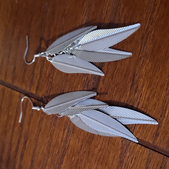 5 FOR $25 Boho Chic Feather Dangle Drop Statement Earrings NWT - Picture 2 of 2